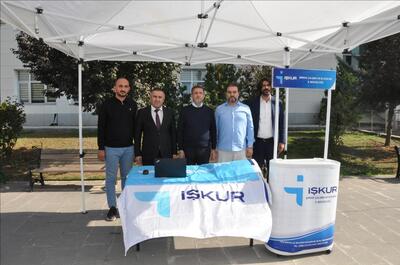 Rektör Alkış, İŞKUR Gençlik Programı Standını Ziyaret Etti