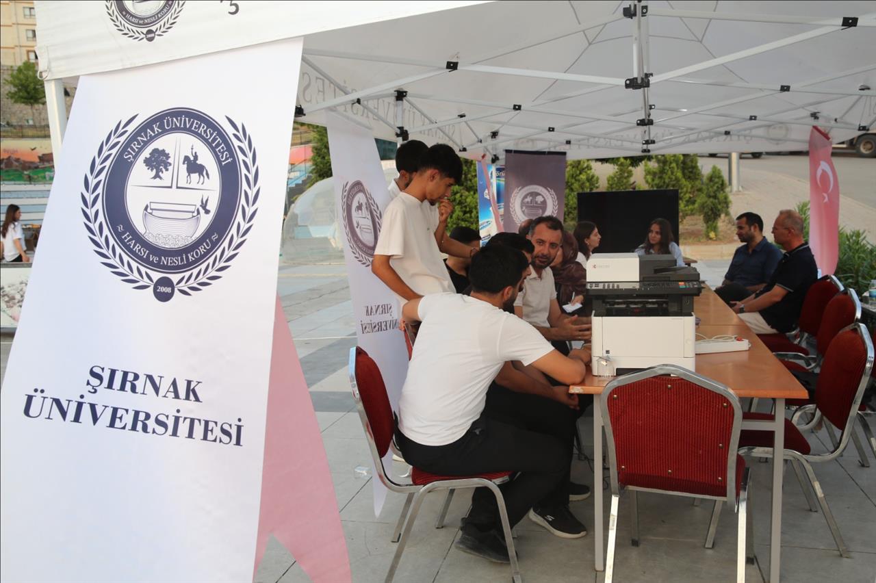 sirnak-universitesi-tercih-doneminde-aday-ogrencilerin-yaninda
