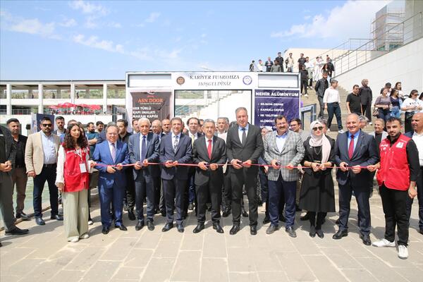 sukaf-2026-kapilarini-acti-60-kurum-ve-kurulus-ogrencilerimizle-bulustu